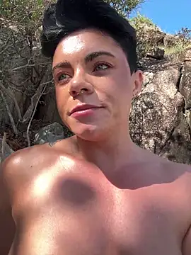 [28 Feb 09:58] Solo outdoor fun - vídeo de la modelo de cam LukeLouHarvey