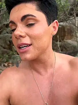 [15 Aug 14:00] Beach sex with cream tripping out - video by LukeLouHarvey cam model