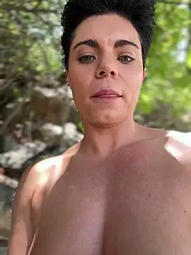 [15 Sep 12:42] cum down my throat in public - vídeo de la modelo de cam LukeLouHarvey