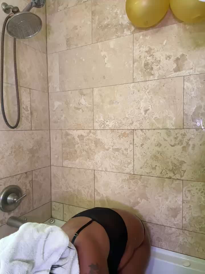 I Make My Little Pussy Cum In The Shower