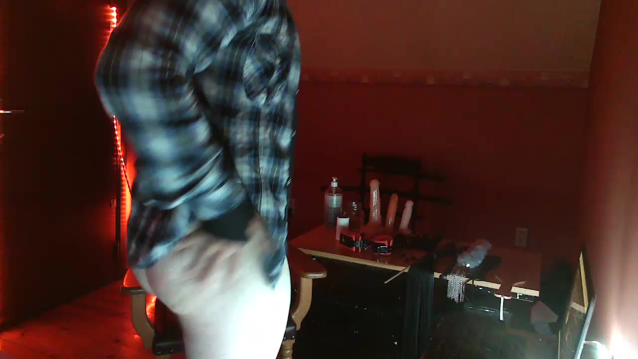 red and blue ass spanking and sissygasm - Vídeo de Ginny-the-bdsm-nympho, modelo de vídeos