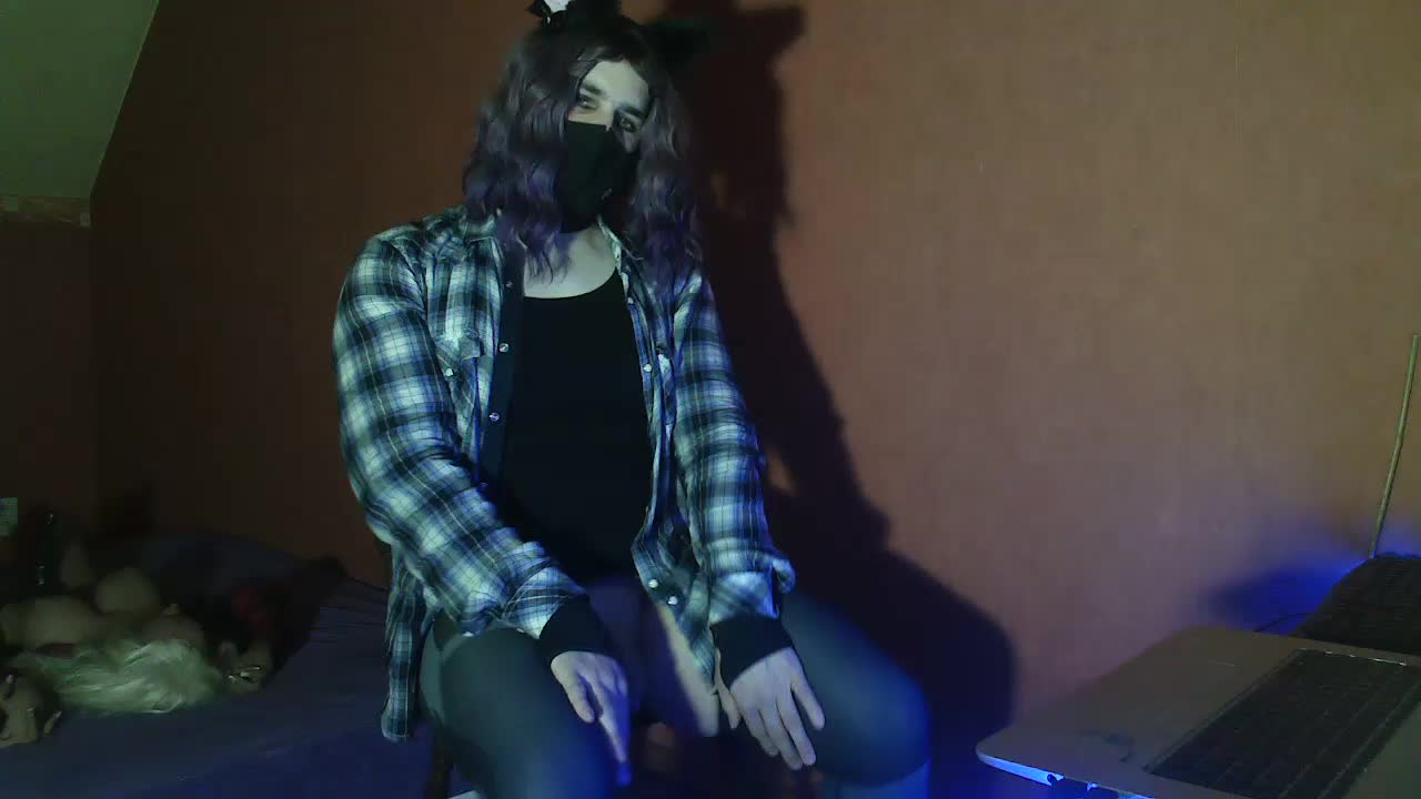 Ridiing doll - Vídeo de Ginny-the-bdsm-nympho, modelo de vídeos