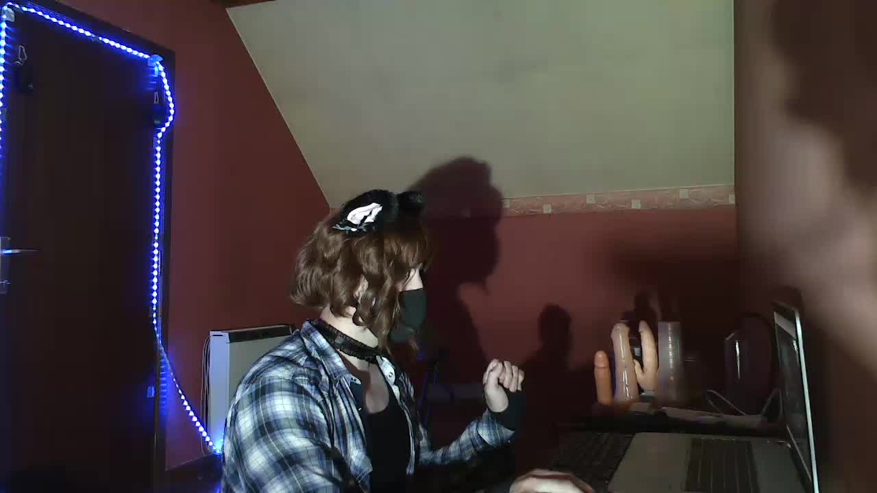 Horse dildo riding - Vídeo de Ginny-the-bdsm-nympho, modelo de vídeos