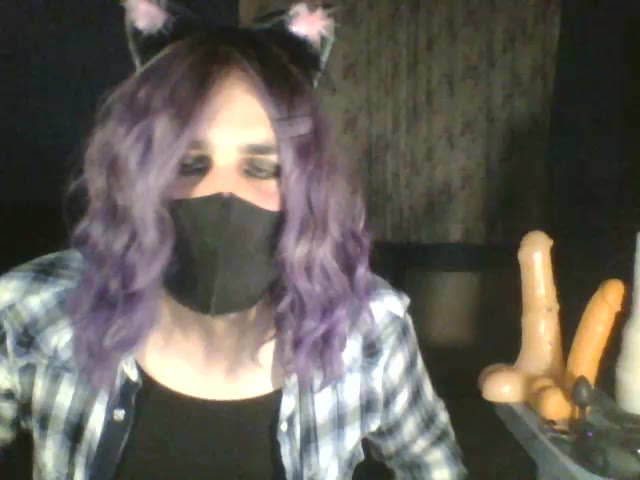 Riding horse dildo and two sissygasmls - Vídeo de Ginny-the-bdsm-nympho, modelo de vídeos