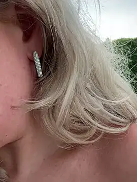 (Outdoor, Deepthroat, PussyFuck, Squirt) Spy Show - فيديو من MileySummer موديل الكام