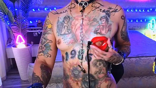 Naked wet boobs - video by Cool_Freak_ cam model