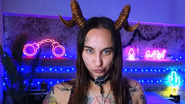 What do you like better: mask or horns? - video by Cool_Freak_ cam model