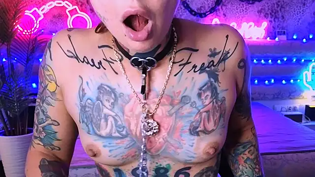 deepthroat drool saliva squirt athletic body tattoos - video by Cool_Freak_ cam model