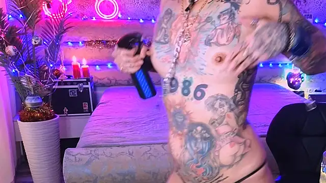 crazy squirt show from tattooed Cool Freak - video by Cool_Freak_ cam model