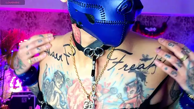 hi, you can always take off my mask or put another one on me. just write to me in PM - vídeo de Cool_Freak_ modelo de câmara