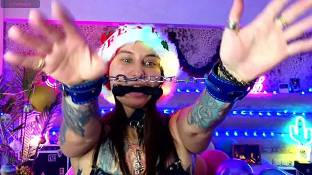 handcuffs and your dick, my favorite gift - video by Cool_Freak_ cam model