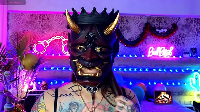 which mask do you like best? soon I will have a face torture cage - vídeo de Cool_Freak_ modelo de câmara