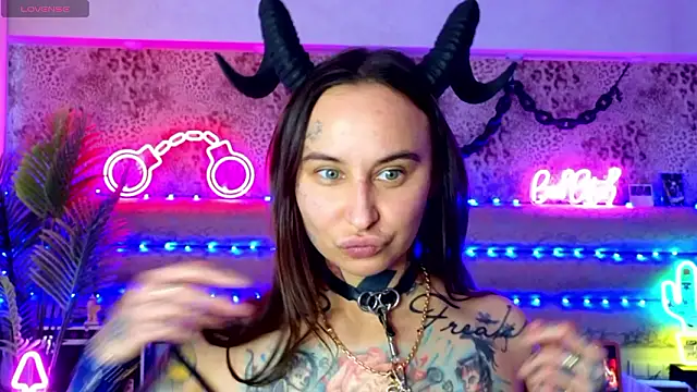 will you undress me? I feel very hot in my clothes - vídeo de Cool_Freak_ modelo de câmara