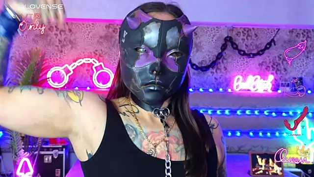 will you play with my wet pussy while I play sports? - video by Cool_Freak_ cam model