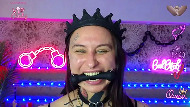 hard bdsm pain slave humiliation saliva handcuffs clamps on the nipples - vídeo de la modelo de cam Cool_Freak_