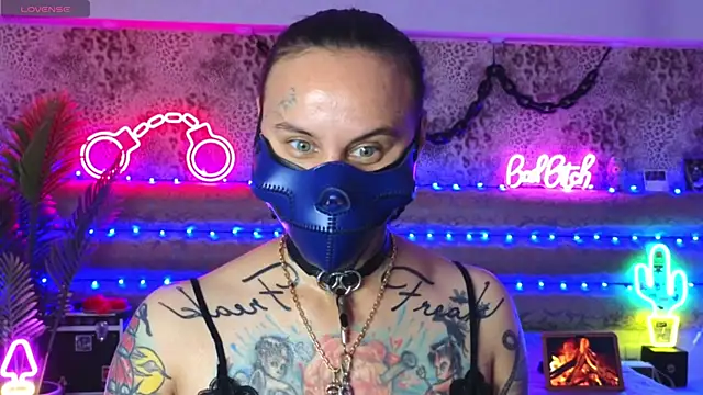 hard bdsm pain slave humiliation saliva handcuffs clamps on the nipples. kinky show – video od webkamerové modelky Cool_Freak_
