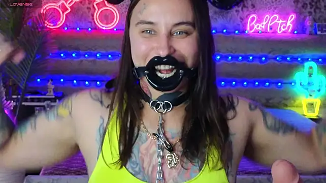 do you love my wet armpits? flex, sports, piercing. I'll fuck your mouth and fill it with squirt