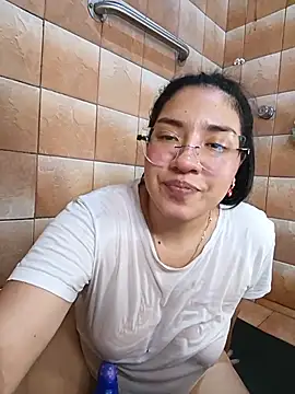 Public Show 14 - video di Danelyhit modella di cam