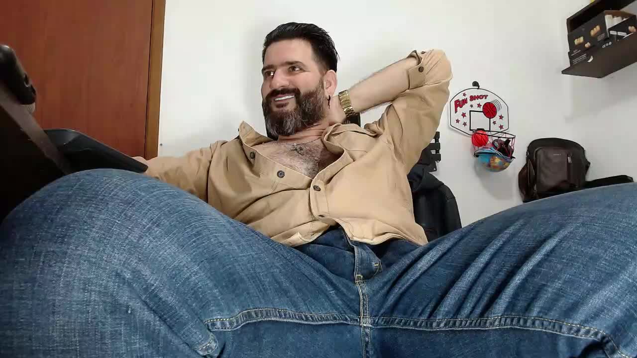 so horny masturbate my cock  and little shot - video by Maxi_thebig_daddy cam model