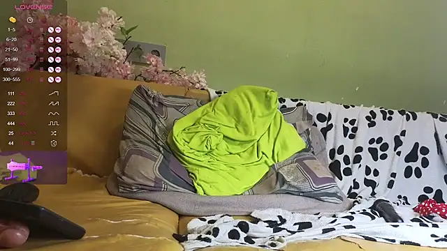 pussy in slippers - video by K_kessi cam model