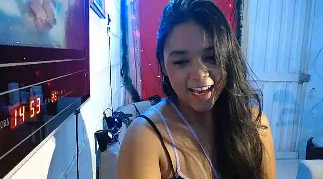 A walk through my body - video by Chiara_petterson cam model