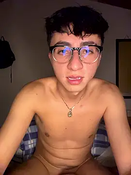 [23 Aug 23:54] Spy Show – video od webkamerové modelky CamiRojas_boy