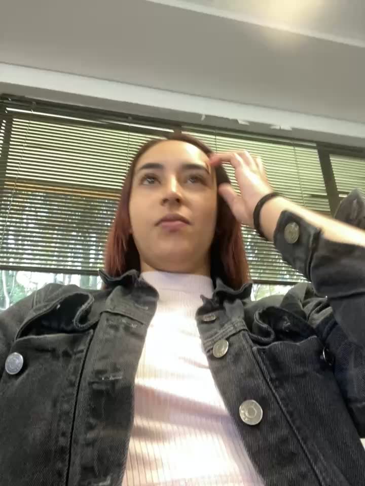 Private show in class* - clip cu Vaiolet_a model videochat