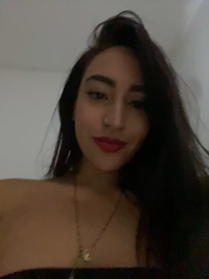 naked twerk - clip cu Vaiolet_a model videochat