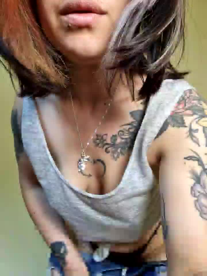 big assPrivate Show - video by Carlafoxxx cam model