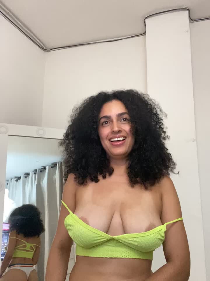 My feet are here for you to admire and I'm playing with my pussy #sahvedpussy - video by cataleya-miller_ cam model