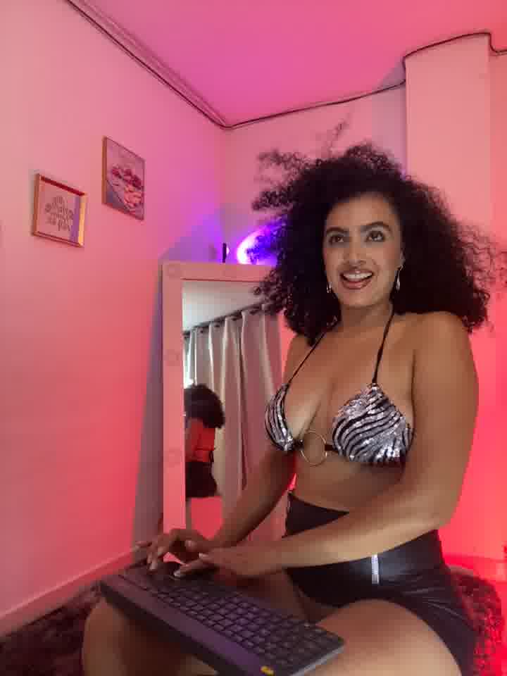 naked,slap ass ,finger pussy #hairypussy - video by cataleya-miller_ cam model