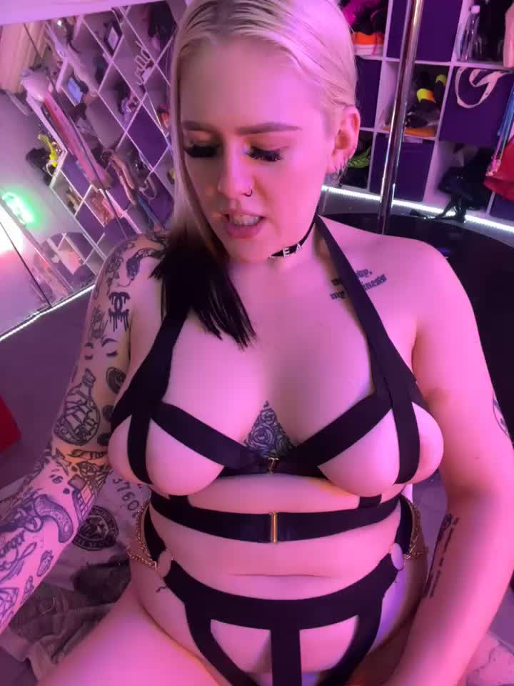 8 min Hardcore Pussy Play Private Show