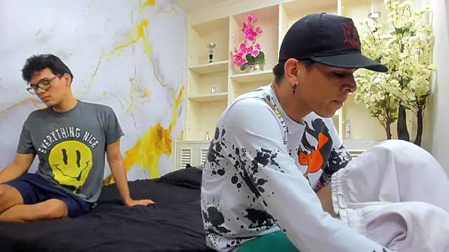 lo que empieza jugando termina gustando - video by BvlgarVoyss cam model