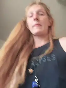Feet for 5 min - video by GoldenFlameGoddess cam model