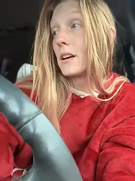 Hohoho splashing outside - video by GoldenFlameGoddess cam model