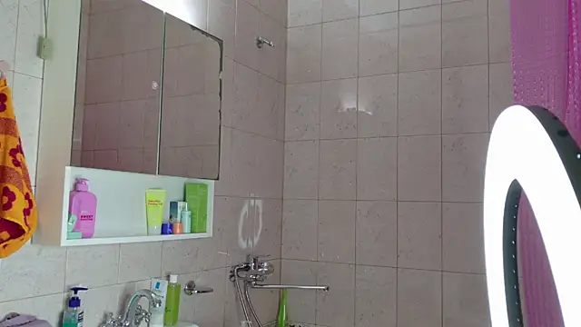 PVT shower - video by MiriamOr cam model