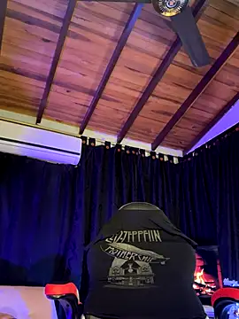 bounce titts on shirt - video by monroe_777 cam model