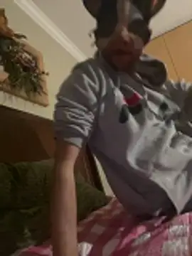 PIGGY ON A BLANKET - vídeo de la modelo de cam MaxSpadeErotica