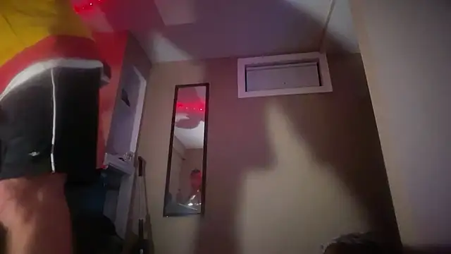 F[19 Oct 01:52] Public Strip Show - vidéo du modèle de showcams MaxSpadeErotica