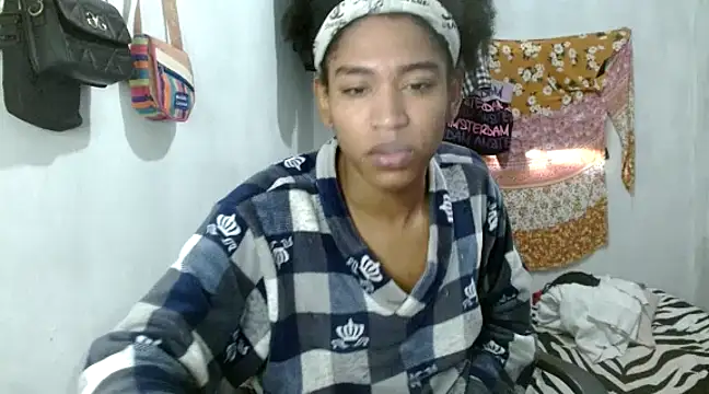 hot in the morning - video by angelamarie1 cam model