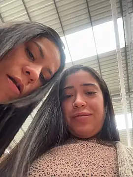 PUBLIC SHOW - video di ReggieG modella di cam