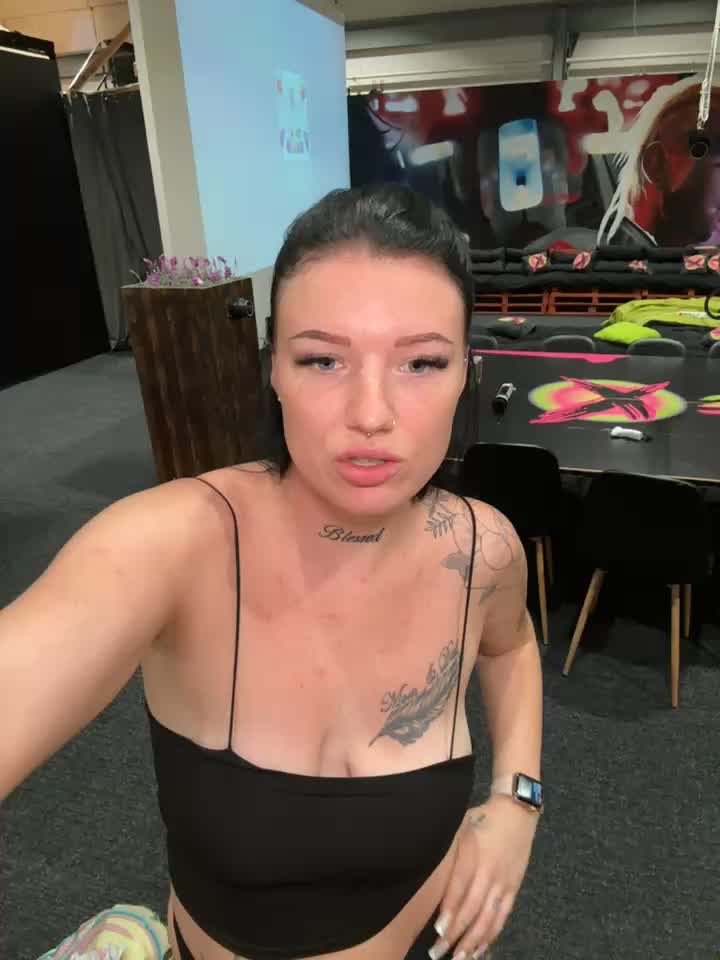 (41)Privat Show - Spiel dir an der Pussy rum - clip cu LizaRoxx model videochat