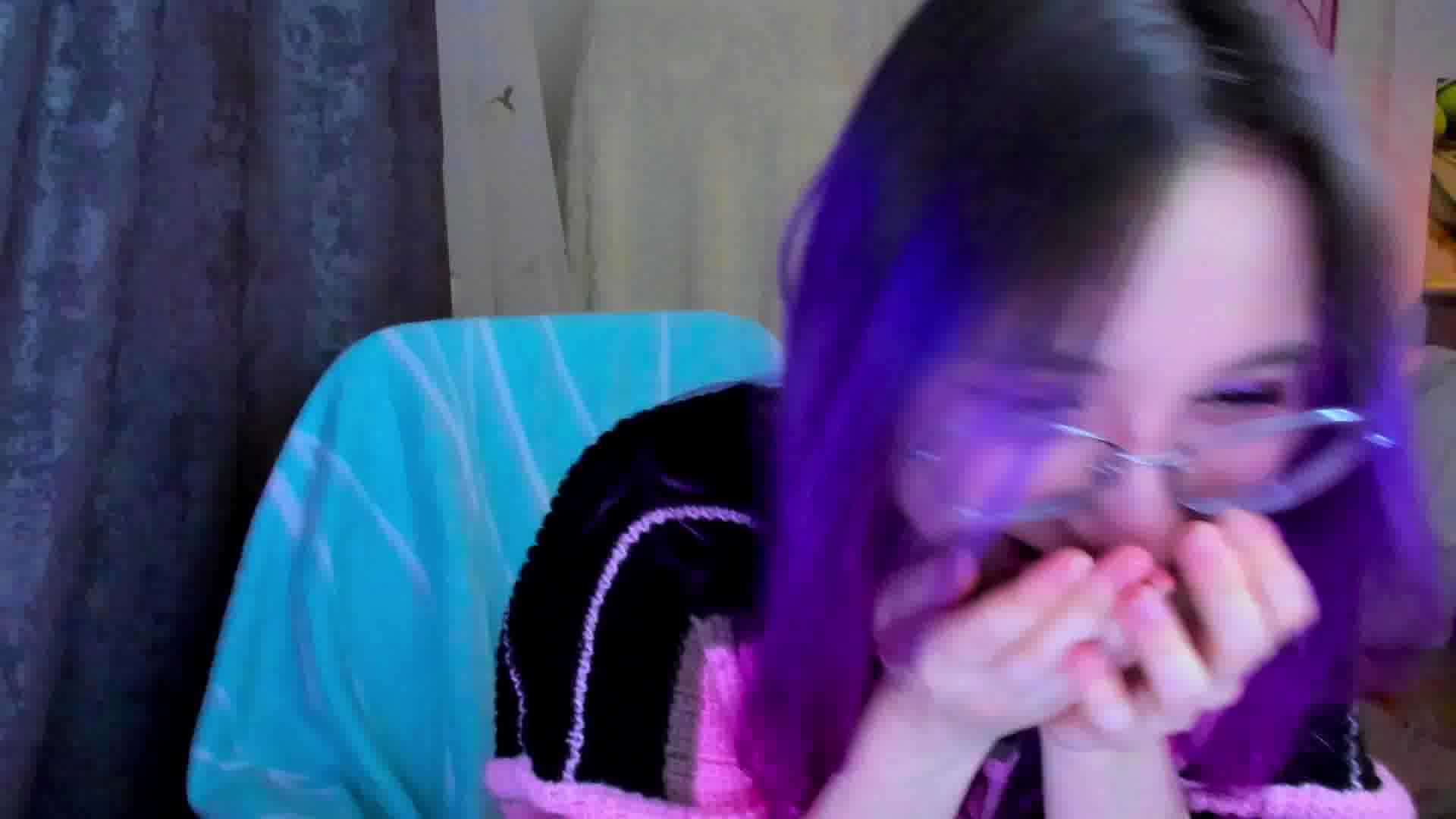 blowjob, handjob and feet closeup >.< fuuuun - vídeo de la modelo de cam Holy420lolii