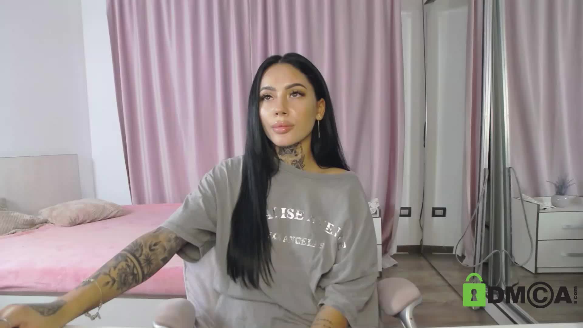 Ahageo face, blowjob, titsjob  and ride dildo !!!－カメラキャストのkendraaaa18の動画