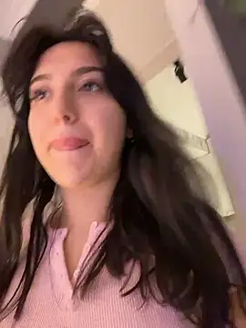 Fucking on the kitchen counter ❤️with squirt - video van NoraVelour cam-model