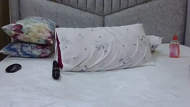 [11 Aug 21:26] Private Show squirts - vidéo du modèle de showcams SHYNNYBLAQASS