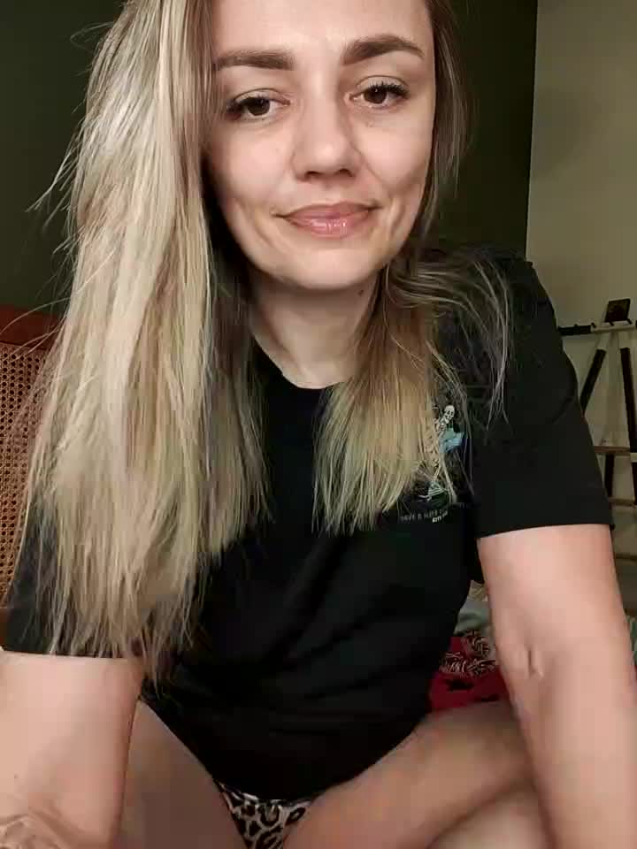 [30 May 00:30] Private Show – video od webkamerové modelky KrissSexi