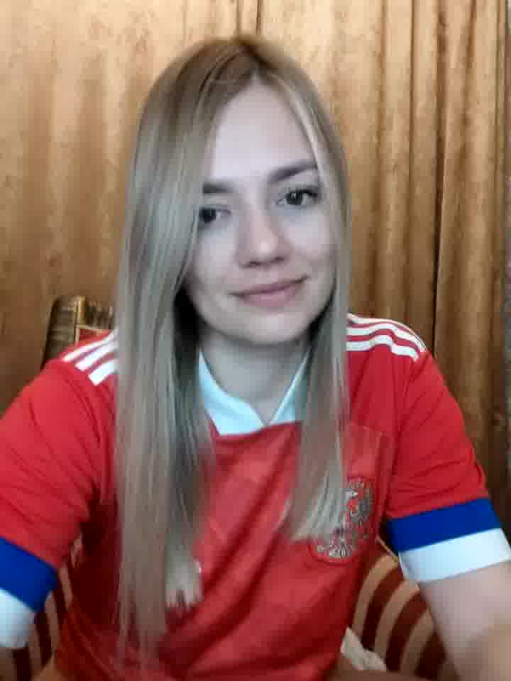 [4 Jun 01:24] Private Show – video od webkamerové modelky KrissSexi