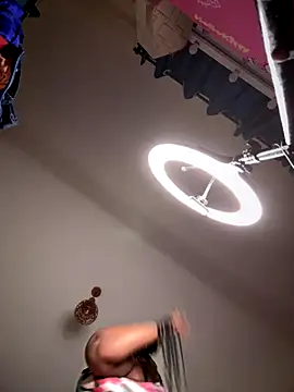 MUTIPLE SQUIRTS ON THIS WHITE COCK OMG - video by DAQUANNA_ROSE cam model