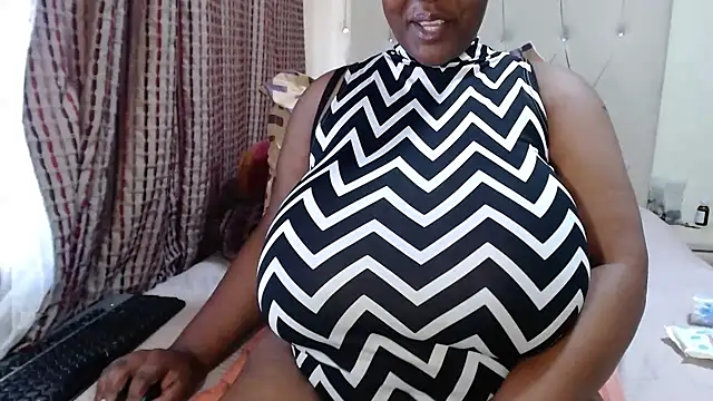 [18 Jun 10:18] Private Show - video by CHOCOLATEDARKBUSTYX cam model